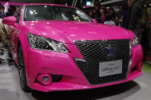 03_PINK_CROWN_front_right_low